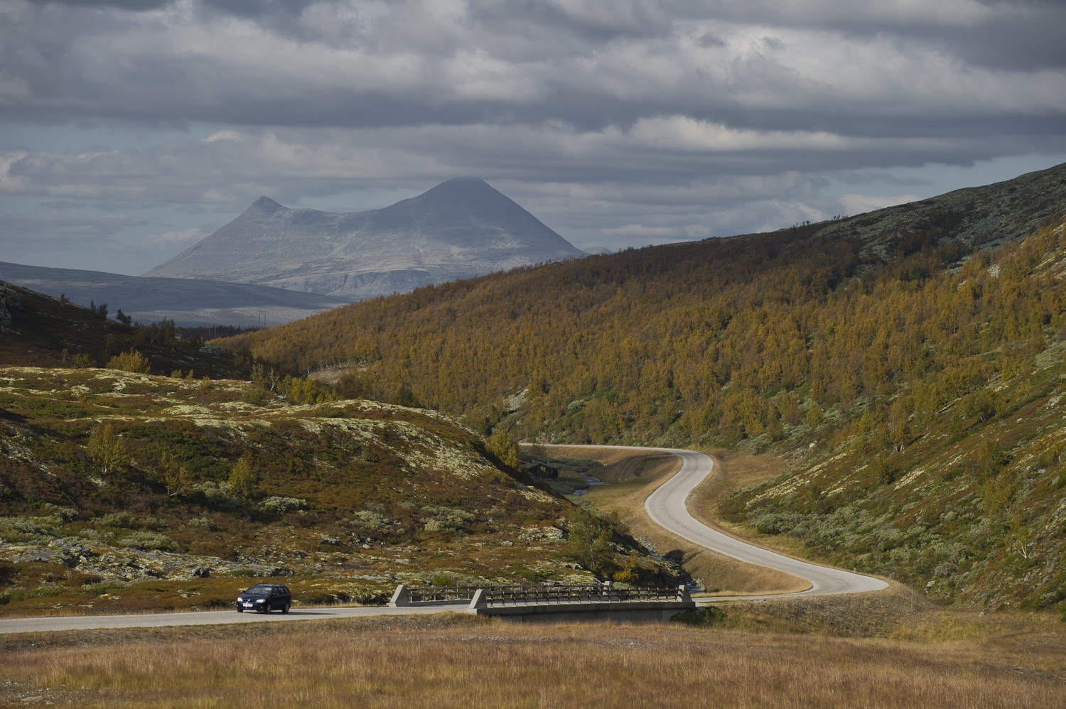 Rijden in Noorwegen gaat niet al te vlot, maar dit wordt ruimschoots gecompenseerd door de omgeving!