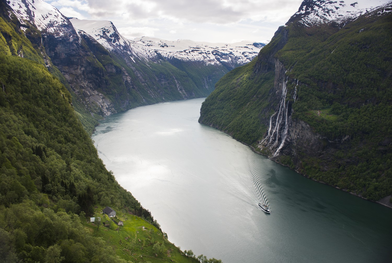 Uitzicht over het Geirangerfjord - fotocredit: CH/Visitnorway.com  